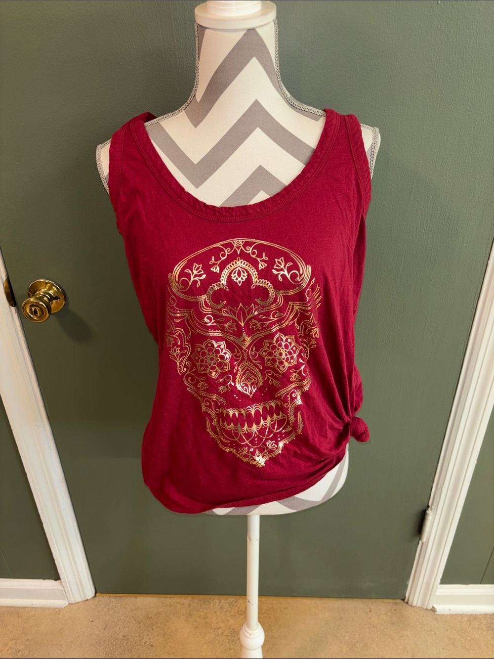 Sleeveless Women's Tank Top with Gold Skull Foil